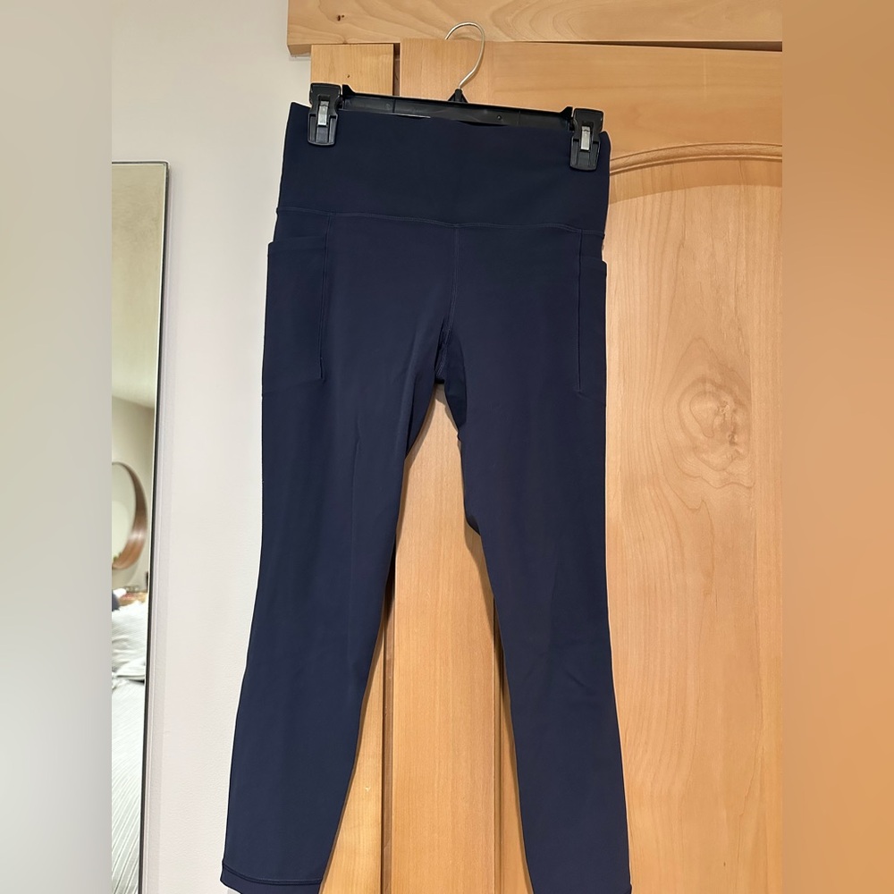 Athleta salutation stash 7/8 tight